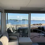 Tiny Loft Boat