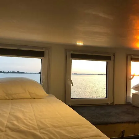 Tiny Loft Boat בית הארחה *