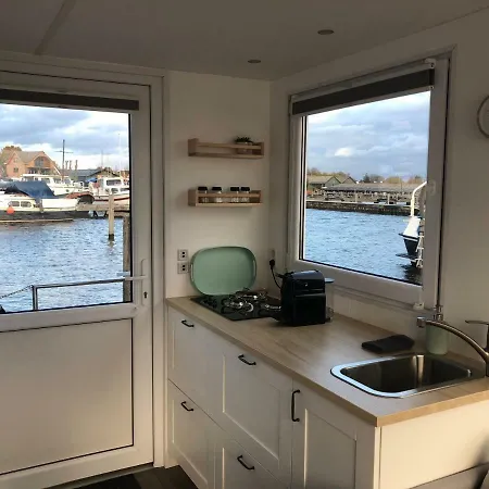 ゲストハウス Tiny Loft Boat *