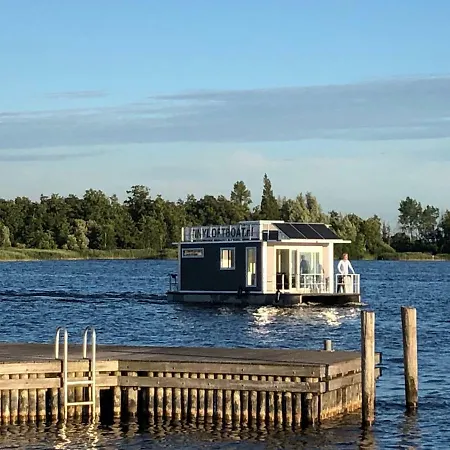 ゲストハウス Tiny Loft Boat