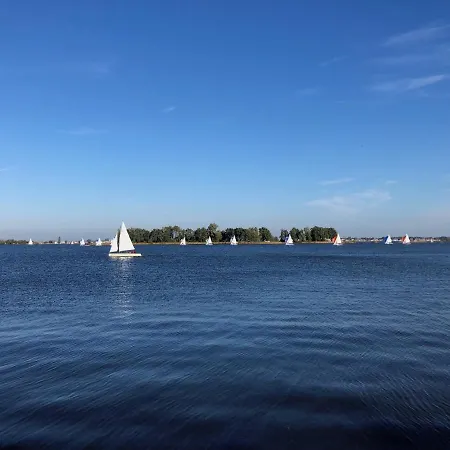 Tiny Loft Boat בית הארחה