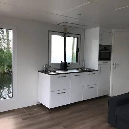 ゲストハウス Tiny Loft Boat