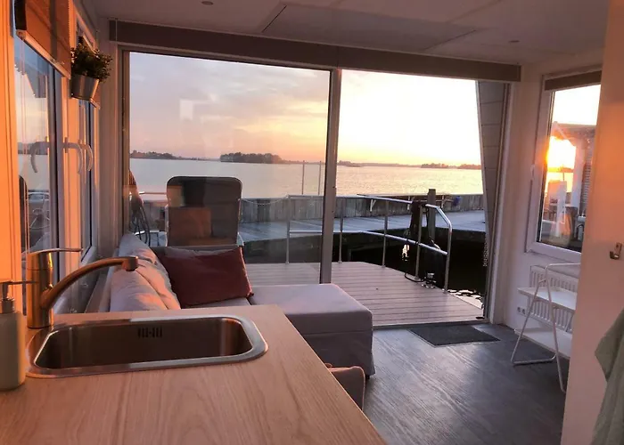 Tiny Loft Boat לוסדרכט