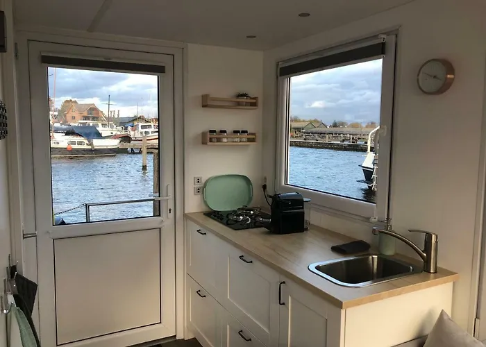 בית הארחה Tiny Loft Boat *