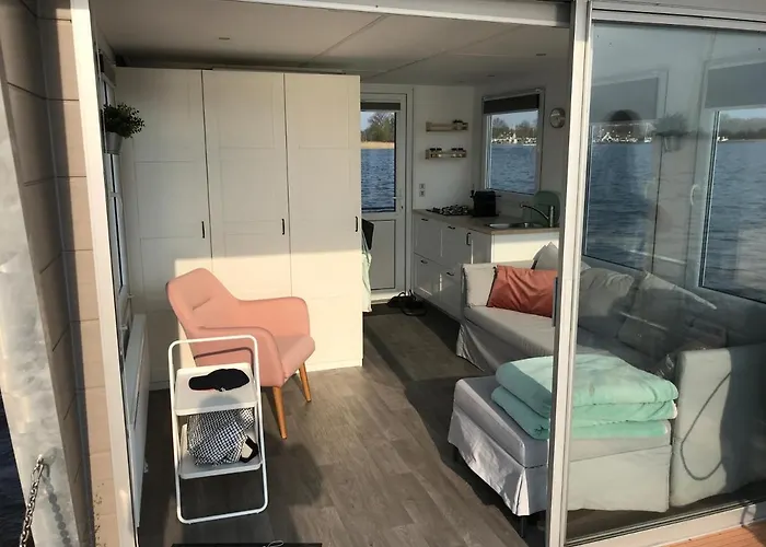 Tiny Loft Boat בית הארחה *