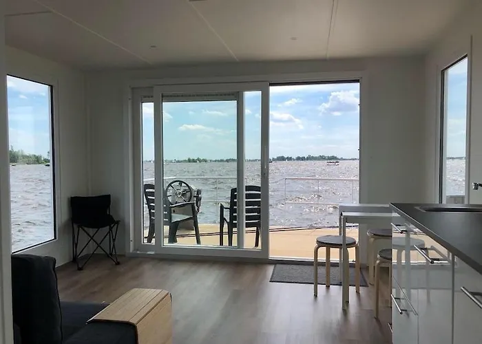 Tiny Loft Boat * לוסדרכט