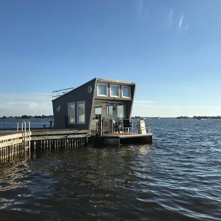 بيت ضيافة Tiny Loft Boat