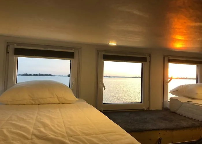 Tiny Loft Boat بيت ضيافة *