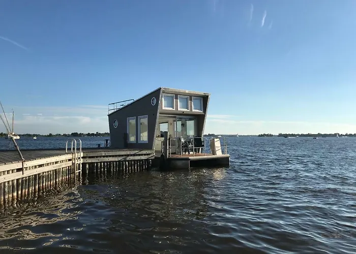 Vendégház Tiny Loft Boat