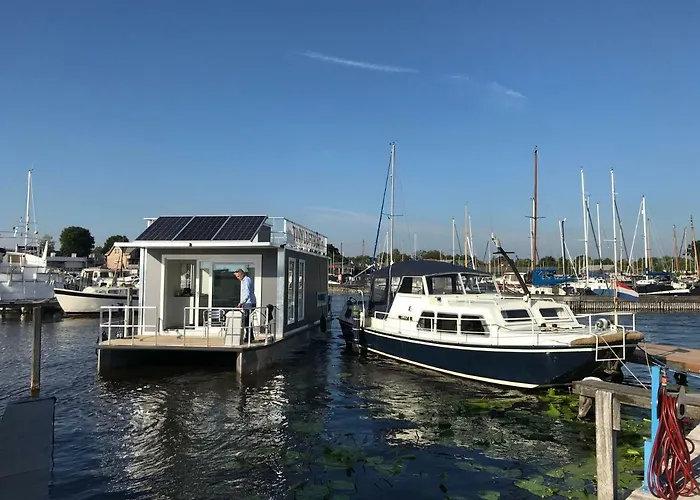 Tiny Loft Boat بيت ضيافة *