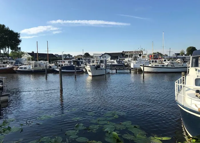 بيت ضيافة Tiny Loft Boat لوستريشْت