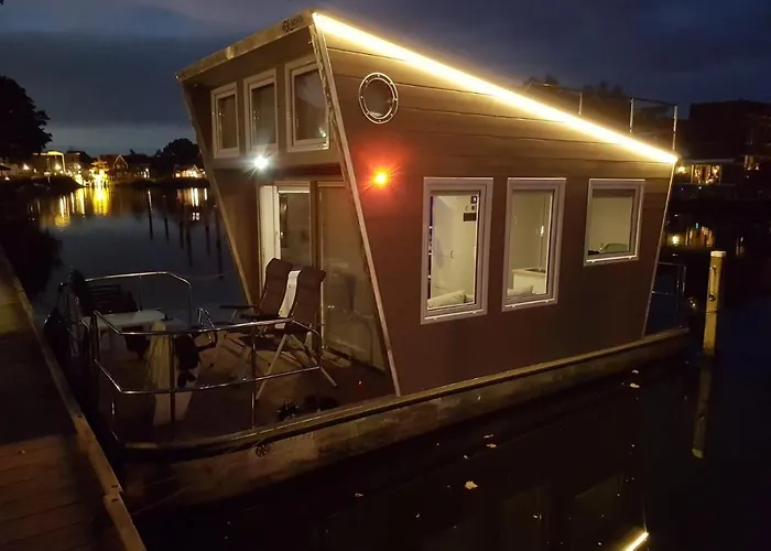 Tiny Loft Boat * لوستريشْت